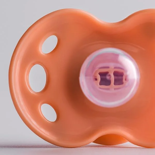 پستانک ارتودنسی تامی تیپی مدل Fun Style، طراحی متقارن، سرپستانکی سیلیکونی بدون BPA، شامل جعبه استریل کننده، 18-36 ماه، بسته 2 عددی، نارنجی-سبز پستانک ارتودنسی تامی تیپی مدل Fun Style، طراحی متقارن، سرپستانکی سیلیکونی بدون BPA، شامل جعبه استریل کننده، 18-36 ماه، بسته 2 عددی، نارنجی-سبز
