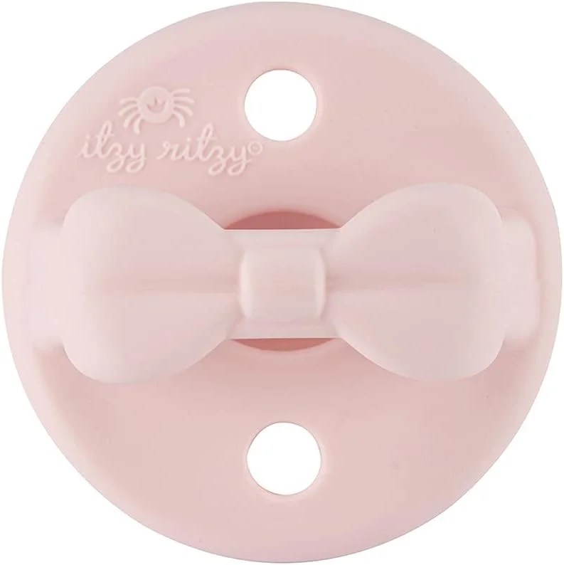 پستانک ارتودنسی سیلیکونی Itzy Ritzy Sweetie Soother با دسته تاشو و دو سوراخ هوا برای ایمنی بیشتر، ست 2 عددی در رنگ های Ballet Slipper و Primrose برای سنین 0-6 ماه