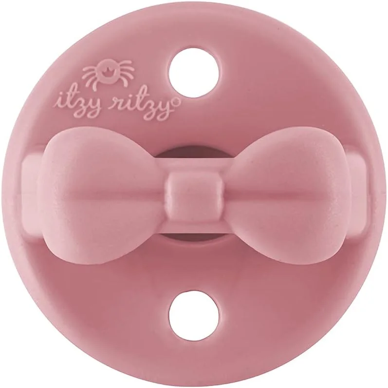 پستانک ارتودنسی سیلیکونی Itzy Ritzy Sweetie Soother با دسته تاشو و دو سوراخ هوا برای ایمنی بیشتر، ست 2 عددی در رنگ های Ballet Slipper و Primrose برای سنین 0-6 ماه