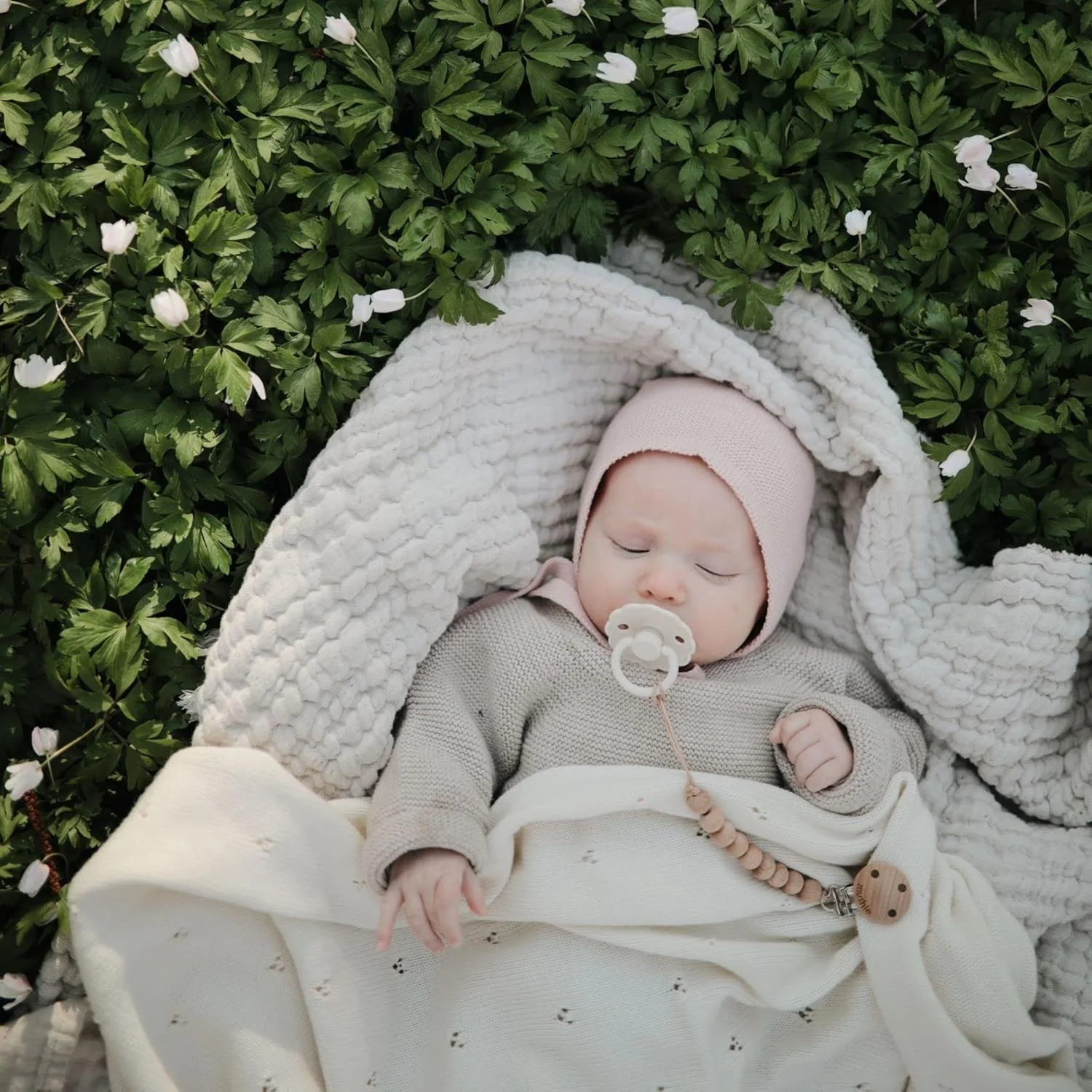 پستانک لاتکس FRIGG Daisy | بسته 2 عددی | پستانک لاستیکی طبیعی Daisy Block | سرپستانک گیلاسی متقارن | فاقد BPA | ساخت دانمارک | پستانک لاتکس | Aurora/سفید روشن - سایز 2 (6-18 ماه) پستانک لاتکس FRIGG Daisy | بسته 2 عددی | پستانک لاستیکی طبیعی Daisy Block | سرپستانک گیلاسی متقارن | فاقد BPA | ساخت دانمارک | پستانک لاتکس | Aurora/سفید روشن - سایز 2 (6-18 ماه)