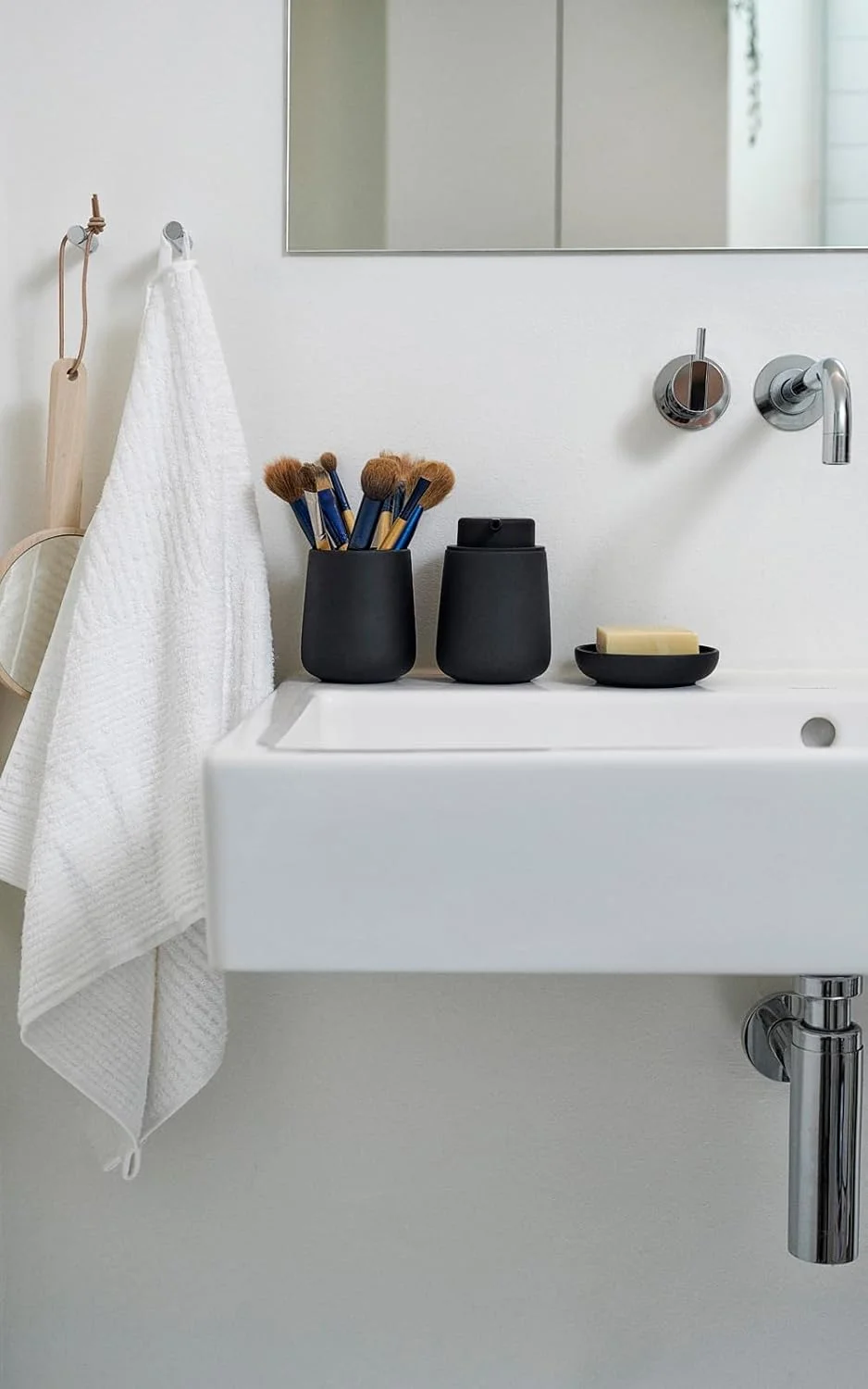 جامایع دستشویی Zone Denmark Nova One، جا صابونی/مایع دستشویی سرامیکی، قطر 8 سانتی متر، ارتفاع 11.5 سانتی متر، ظرفیت 250 میلی لیتر، مشکی