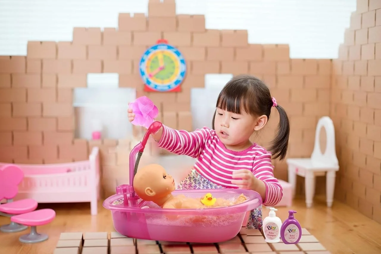 ست وان حمام عروسک با سر دوش کارکردی - عروسک به همراه لوازم جانبی برای حمام کردن - ست حمام عروسک اسباب بازی بازی وانمودی هدیه ای عالی برای کودکان و نوپاها - HX866-2