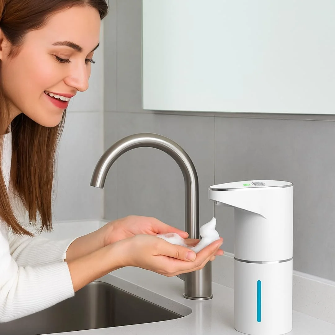 LIFE HACKS® دستگاه پخش کننده صابون فوم بدون لمس - دستگاه پخش کننده صابون اتوماتیک 350 میلی لیتری، قابل شارژ USB - نصب روی دیوار یا روی میز - 3 سطح قابل تنظیم برای حمام، آشپزخانه و مایع ظرفشویی