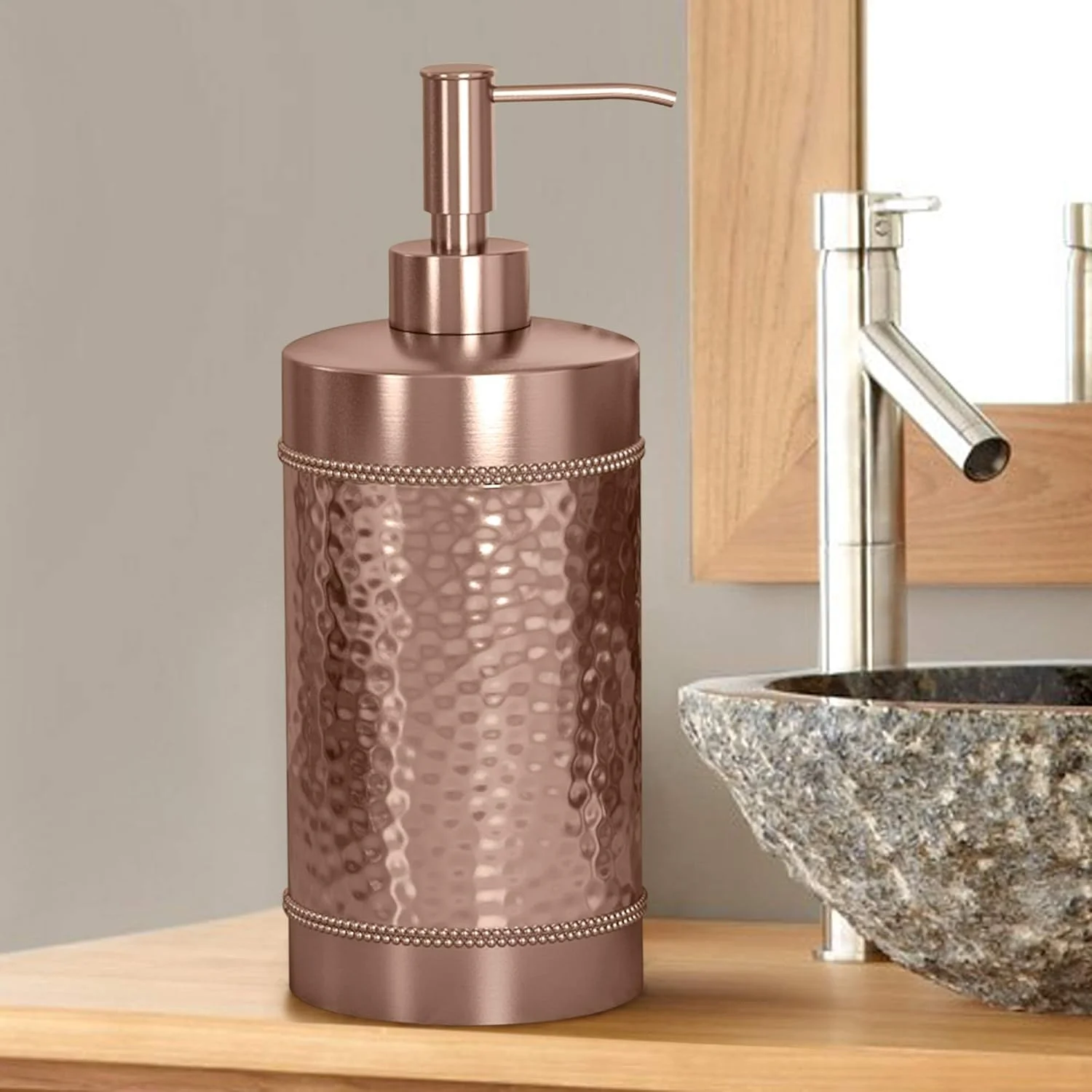 پمپ مایع دستشویی و لوسیون مسی Nu Steel Hudson، مجموعه دکوراسیون شیک، با روکش چکش کاری شده، مناسب برای حمام یا آشپزخانه