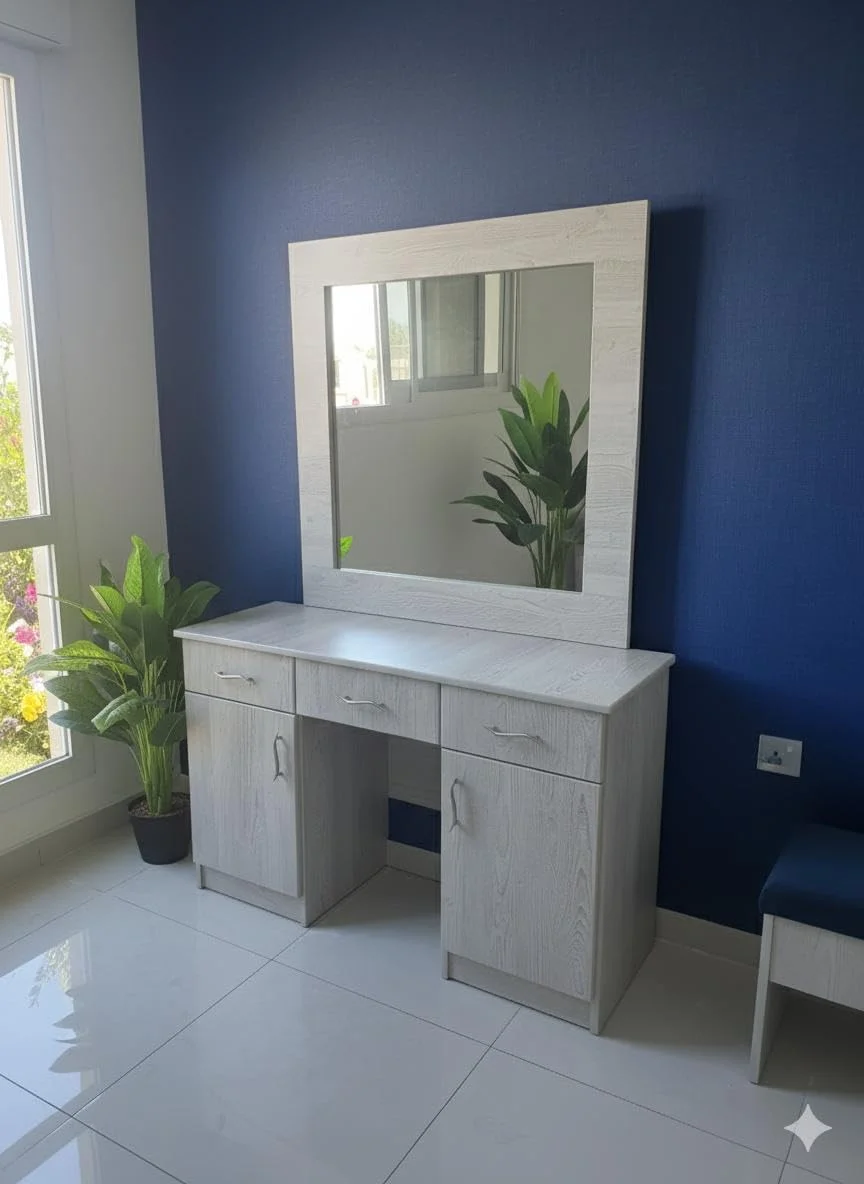 سرویس خواب مدرن 4 تکه، تخت خواب کینگ 180x200 سانتی متر، میز آرایش 120x180x40 سانتی متر، 2 میز کنار تختی 50x50 سانتی متر، کمد 4 درب 200x200x50 سانتی متر، چوب ام دی اف