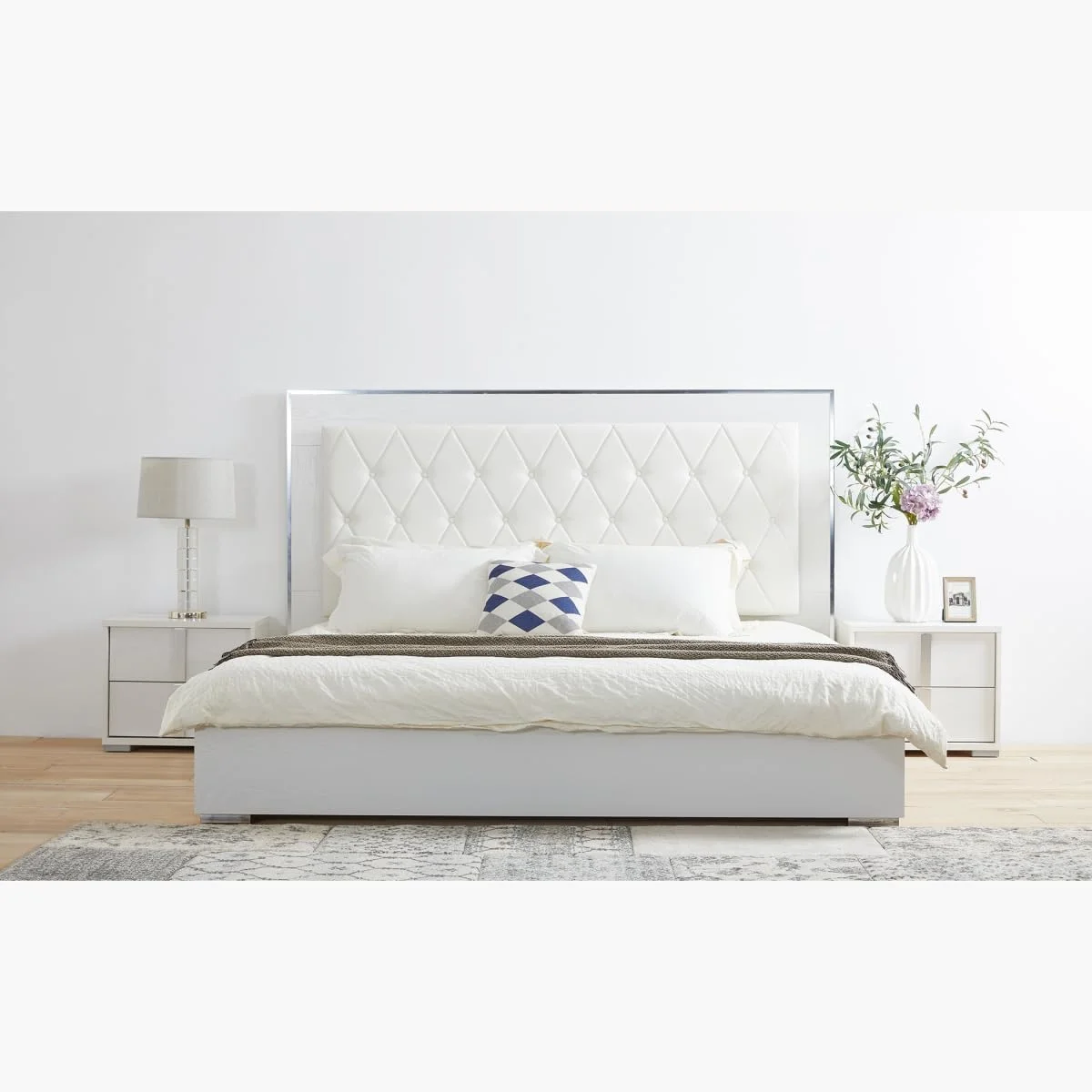 سرویس خواب سوپر کینگ 5 تکه Home Box مدل Solitaire ابعاد 209 X 140 X 218.5 سانتی متر - سفید سرویس خواب سوپر کینگ 5 تکه Home Box مدل Solitaire ابعاد 209 X 140 X 218.5 سانتی متر - سفید