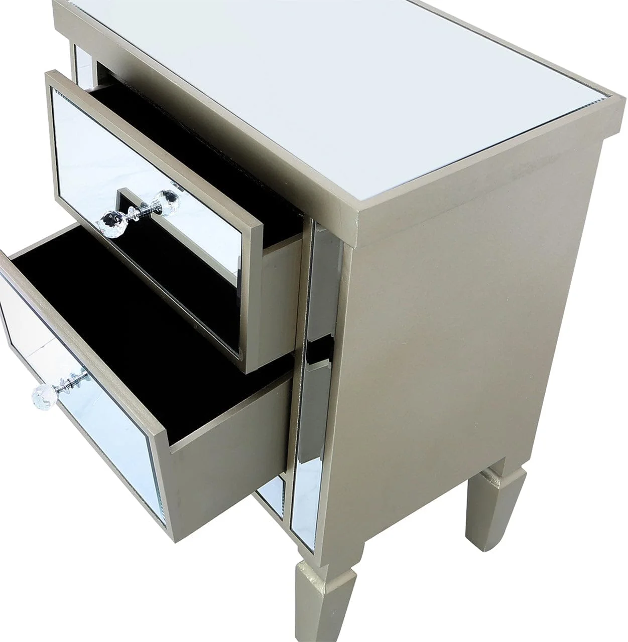 ست 2 عددی میز کنار تختی آینه ای طلایی VANITY LIVING مدل Treviso با دستگیره کریستالی، میز شب مدرن با کشو و رویه شیشه ای - حاشیه چوبی طلایی براق - 49 x 32.5 x 62 سانتی متر ست 2 عددی میز کنار تختی آینه ای طلایی VANITY LIVING مدل Treviso با دستگیره کریستالی، میز شب مدرن با کشو و رویه شیشه ای - حاشیه چوبی طلایی براق - 49 x 32.5 x 62 سانتی متر