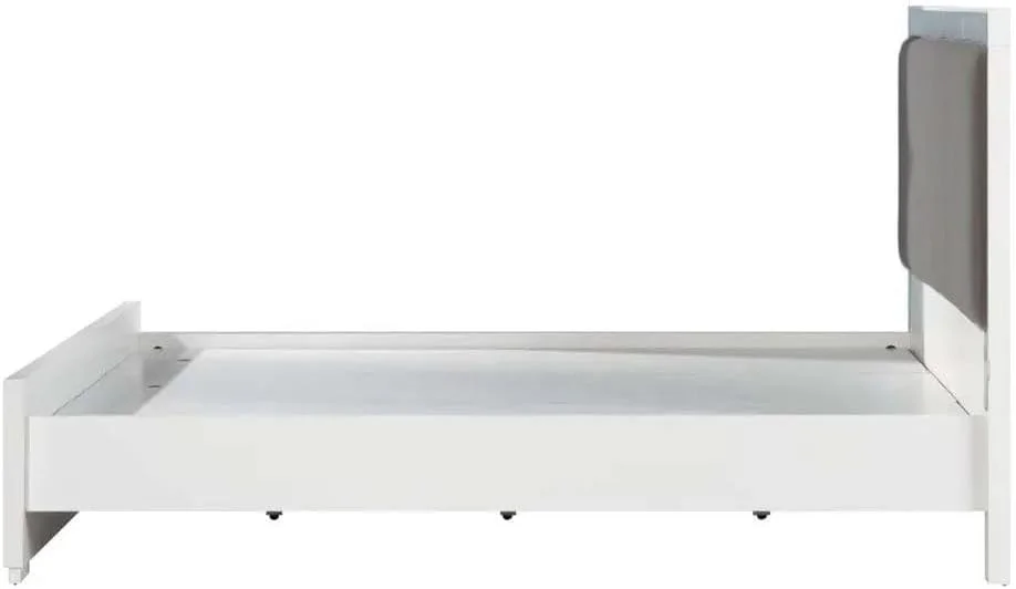 تخت خواب سوپر کینگ 200x200 مدل Ezekiel از Danube Home | طراحی مدرن و مستحکم، مبلمان قاب تخت خواب دو نفره چوبی | تخت خواب های آرام و راحت (تشک شامل نمی شود) ابعاد: طول 212xعرض 209.5xارتفاع 120 سانتی متر - سفید/نقره ای