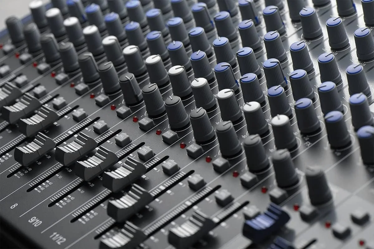 میکسر اجرای دیجیتال/آنالوگ هیبریدی 18 کاناله PreSonus StudioLive AR16c / کارت صدای سازگار با USB-C / ضبط کننده SD استریو با بسته نرم افزاری ضبط میکسر اجرای دیجیتال/آنالوگ هیبریدی 18 کاناله PreSonus StudioLive AR16c / کارت صدای سازگار با USB-C / ضبط کننده SD استریو با بسته نرم افزاری ضبط