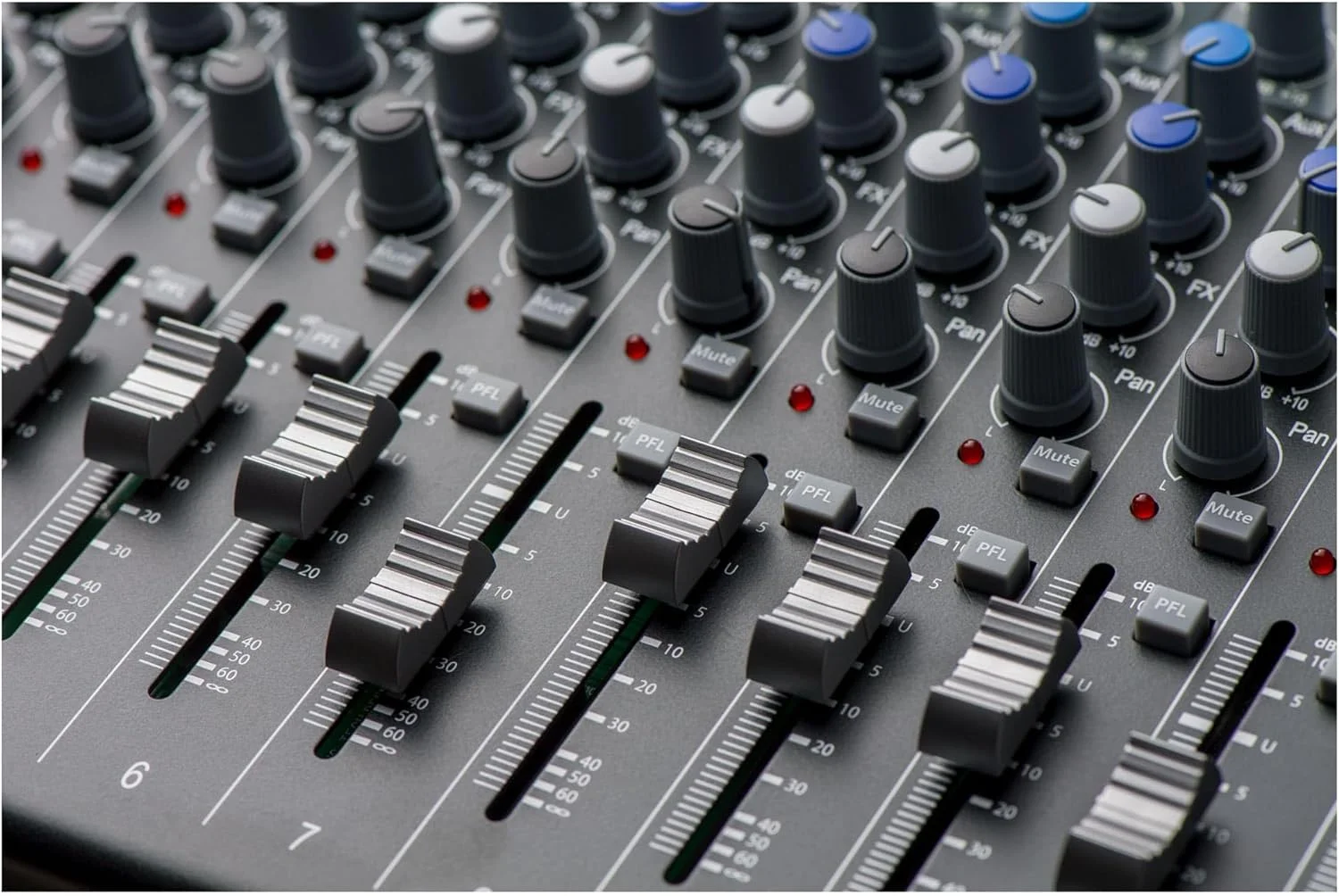 میکسر آنالوگ/کارت صدای PreSonus StudioLive AR12c، ۱۴ کانال، سازگار با USB-C و دارای ضبط کننده استریو SD میکسر آنالوگ/کارت صدای PreSonus StudioLive AR12c، ۱۴ کانال، سازگار با USB-C و دارای ضبط کننده استریو SD