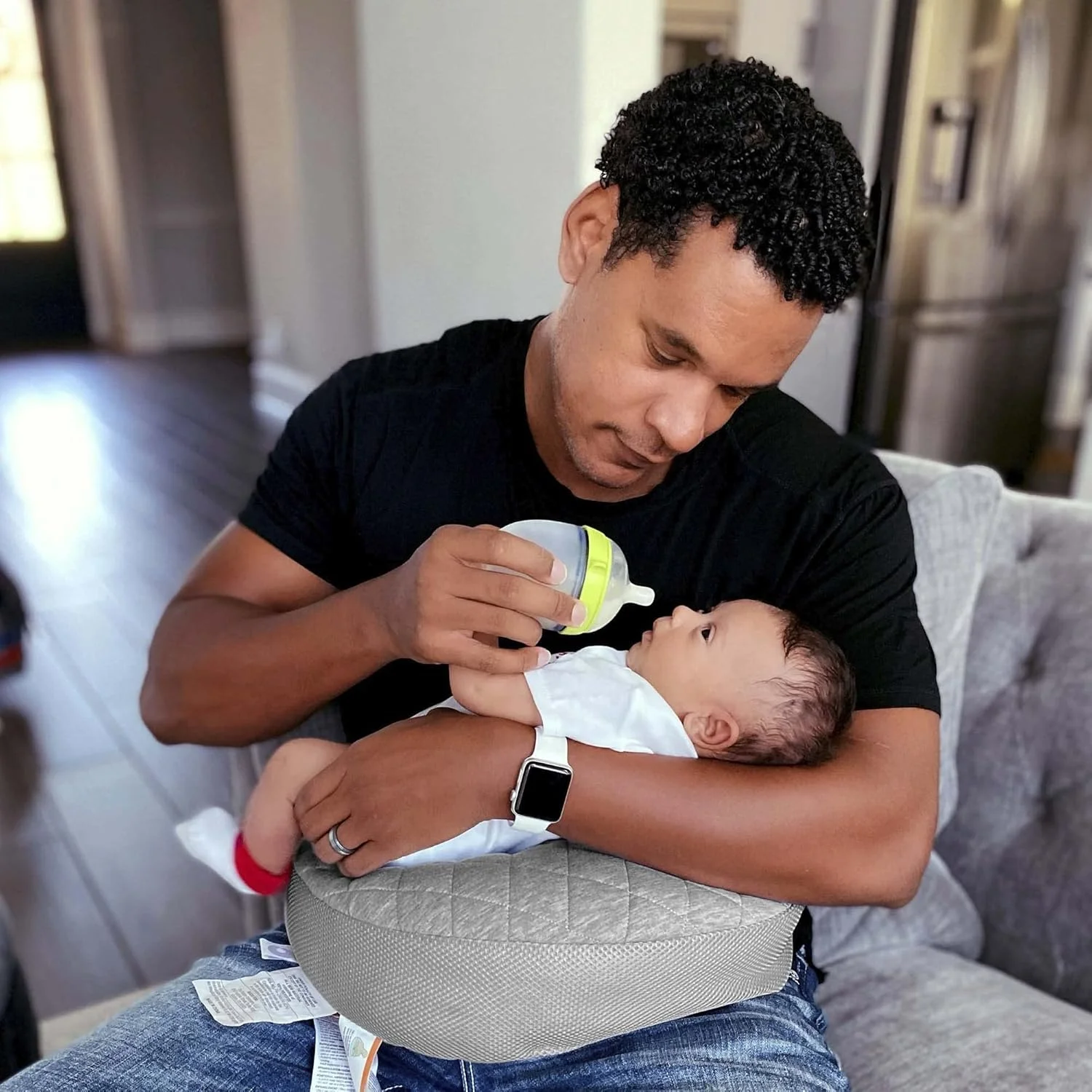 بالش شیردهی قابل حمل Boppy، خاکستری ملایم با کمربند کشی که کوچک جمع می شود، پشتیبانی از شیردهی با سینه و شیشه در خانه و مسافرت، مناسب سایز بزرگ تا کوچک، قابل شستشو در ماشین لباسشویی بالش شیردهی قابل حمل Boppy، خاکستری ملایم با کمربند کشی که کوچک جمع می شود، پشتیبانی از شیردهی با سینه و شیشه در خانه و مسافرت، مناسب سایز بزرگ تا کوچک، قابل شستشو در ماشین لباسشویی