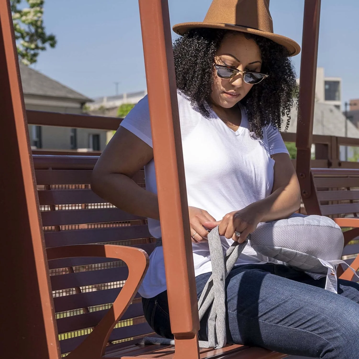 بالش شیردهی قابل حمل Boppy، خاکستری ملایم با کمربند کشی که کوچک جمع می شود، پشتیبانی از شیردهی با سینه و شیشه در خانه و مسافرت، مناسب سایز بزرگ تا کوچک، قابل شستشو در ماشین لباسشویی بالش شیردهی قابل حمل Boppy، خاکستری ملایم با کمربند کشی که کوچک جمع می شود، پشتیبانی از شیردهی با سینه و شیشه در خانه و مسافرت، مناسب سایز بزرگ تا کوچک، قابل شستشو در ماشین لباسشویی