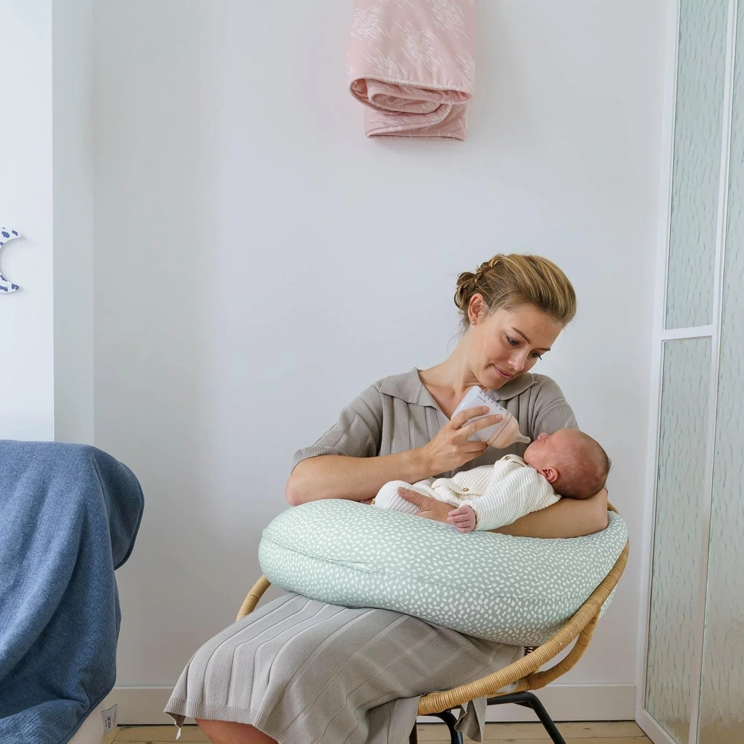 بالش شیردهی Doomoo Buddy - بالش بارداری چند منظوره برای مادر و نوزاد - بالش راحتی برای خواب، شیردهی و پشتیبانی - همراه بارداری همه کاره بالش شیردهی Doomoo Buddy - بالش بارداری چند منظوره برای مادر و نوزاد - بالش راحتی برای خواب، شیردهی و پشتیبانی - همراه بارداری همه کاره