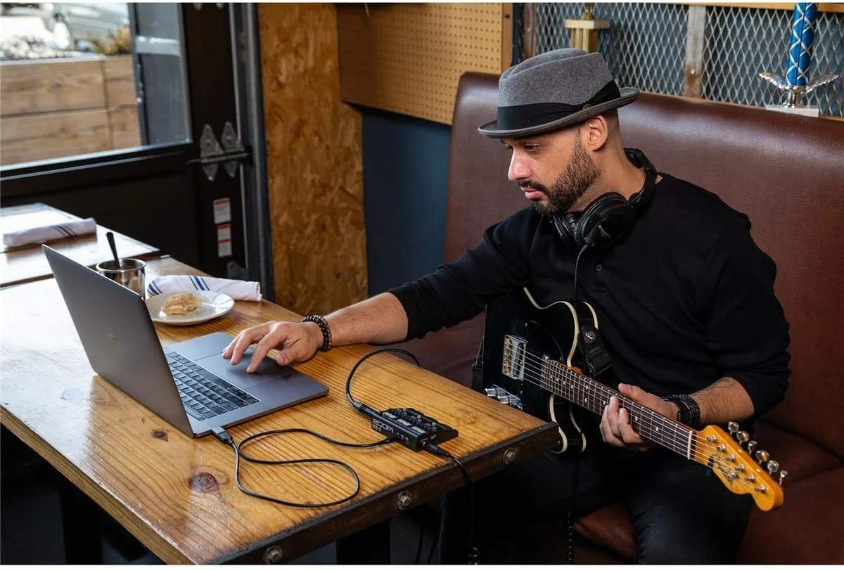 شبیه ساز مدار گیتار Zoom GCE-3 Guitar Lab، رابط صوتی USB جمع و جور برای شبیه سازی پردازنده های افکت زوم با استفاده از نرم افزار Guitar Lab، 6 سانتی متر شبیه ساز مدار گیتار Zoom GCE-3 Guitar Lab، رابط صوتی USB جمع و جور برای شبیه سازی پردازنده های افکت زوم با استفاده از نرم افزار Guitar Lab، 6 سانتی متر