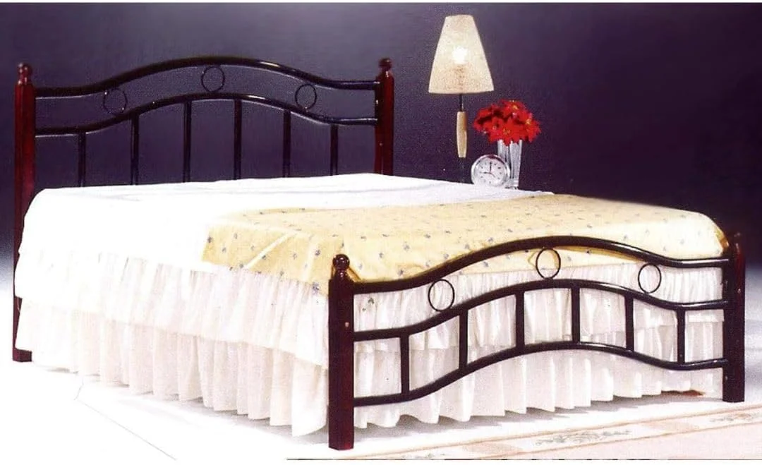 تخت خواب فلزی مشکی شیک ریچارد ALWASIT HOME با پایه های چوبی قهوه ای کلاسیک، ابعاد 190x180x70 سانتی متر به همراه تشک