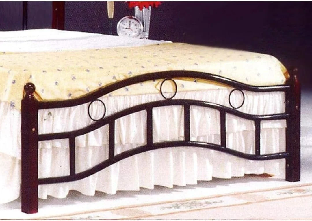 تخت خواب فلزی مشکی شیک ریچارد ALWASIT HOME با پایه های چوبی قهوه ای کلاسیک، طول 190 عرض 150 ارتفاع 90 سانتی متر و تشک