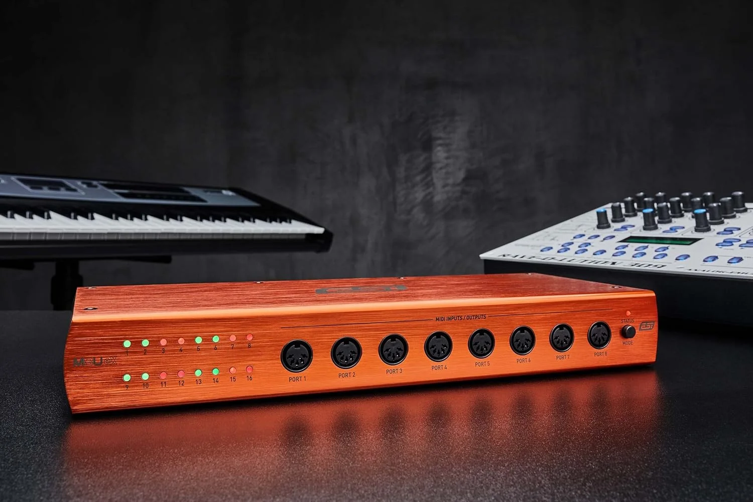 ESI M8U eX | اینترفیس MIDI شانزده پورت USB 3.0 به همراه هاب USB ESI M8U eX | اینترفیس MIDI شانزده پورت USB 3.0 به همراه هاب USB