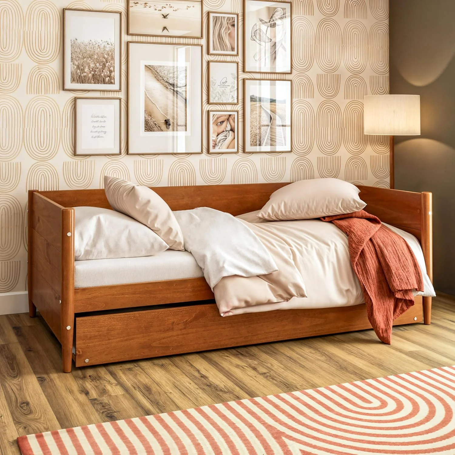 تخت خواب نیمکتی یک نفره Camaflexi مدل Mid-Century، رنگ Castanho تخت خواب نیمکتی یک نفره Camaflexi مدل Mid-Century، رنگ Castanho