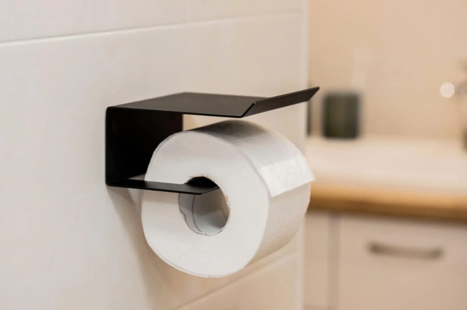 جا دستمال کاغذی توالت با قفسه تلفن، نگهدارنده دستمال کاغذی دیواری، نگهدارنده رول دستمال کاغذی، سازمان دهنده دستمال کاغذی توالت با قفسه ذخیره سازی، نگهدارنده رول توالت دیواری (مشکی)