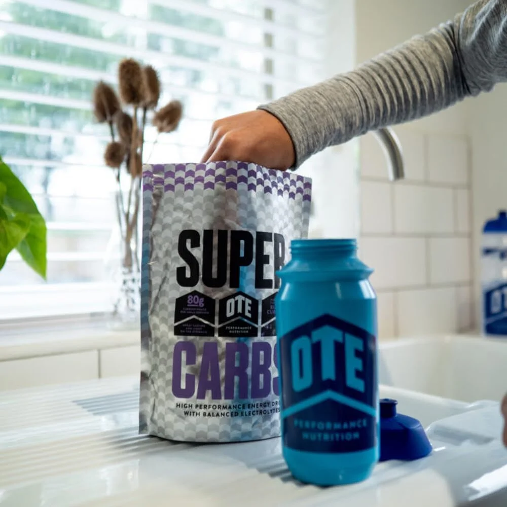 نوشیدنی مکمل انرژی OTE Super Carbs - حاوی 80 گرم کربوهیدرات و تعادل الکترولیت ها - مناسب برای گیاهخواران - 10 سروینگ (انگور سیاه) نوشیدنی مکمل انرژی OTE Super Carbs - حاوی 80 گرم کربوهیدرات و تعادل الکترولیت ها - مناسب برای گیاهخواران - 10 سروینگ (انگور سیاه)