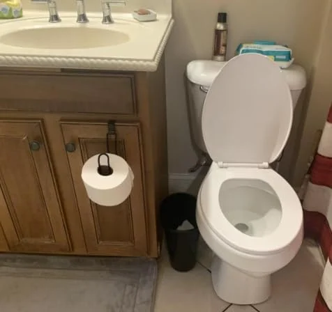 جا دستمال کاغذی رولی تکی آویز مخزن توالت، روکش کروم بادوام، مناسب برای اکثر توالت ها (سفید) جا دستمال کاغذی رولی تکی آویز مخزن توالت، روکش کروم بادوام، مناسب برای اکثر توالت ها (سفید)