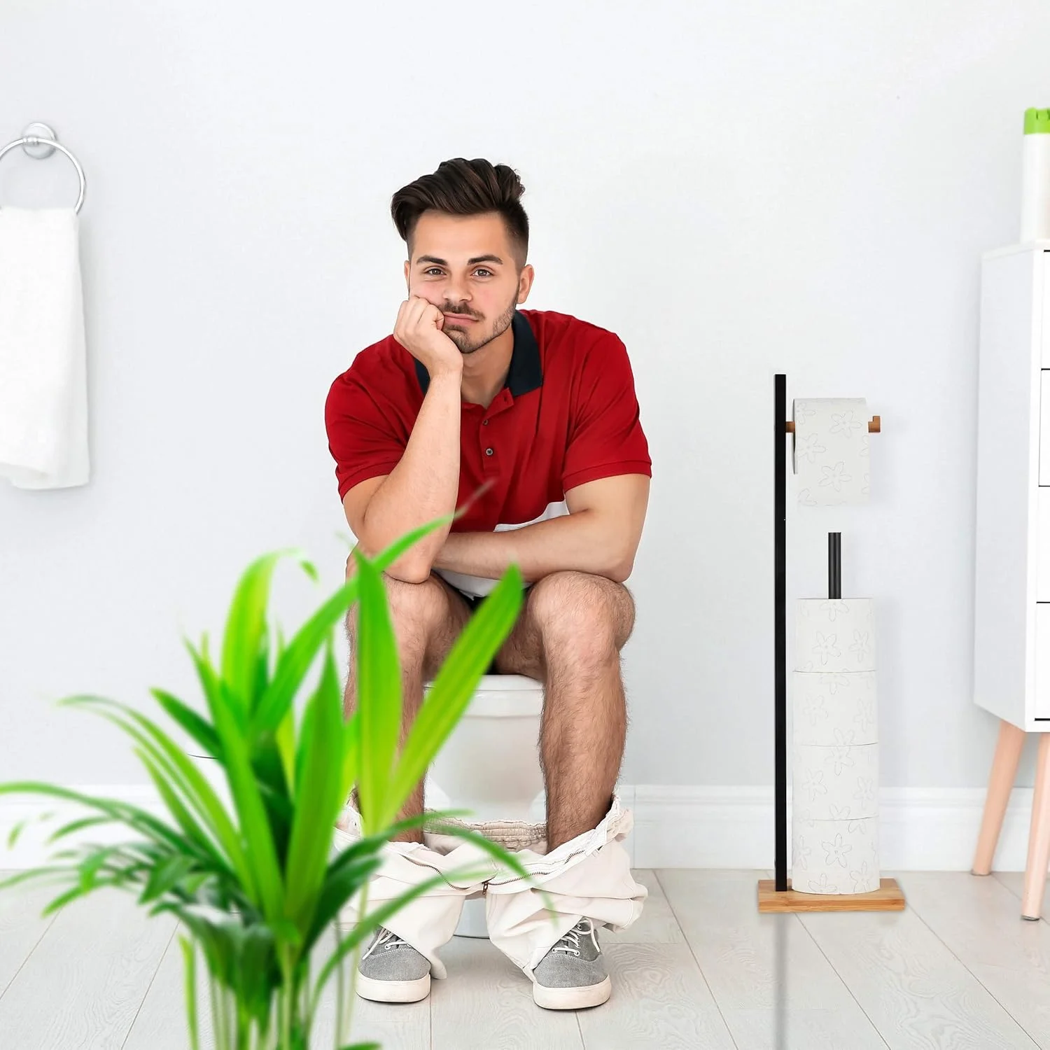 جا دستمال توالت ایستاده Relaxdays، بامبو با قفسه رول یدکی، برای 5 عدد، ارتفاع*عرض*عمق: 71x19x19 سانتی متر، مشکی-طبیعی، بسته 1 عددی