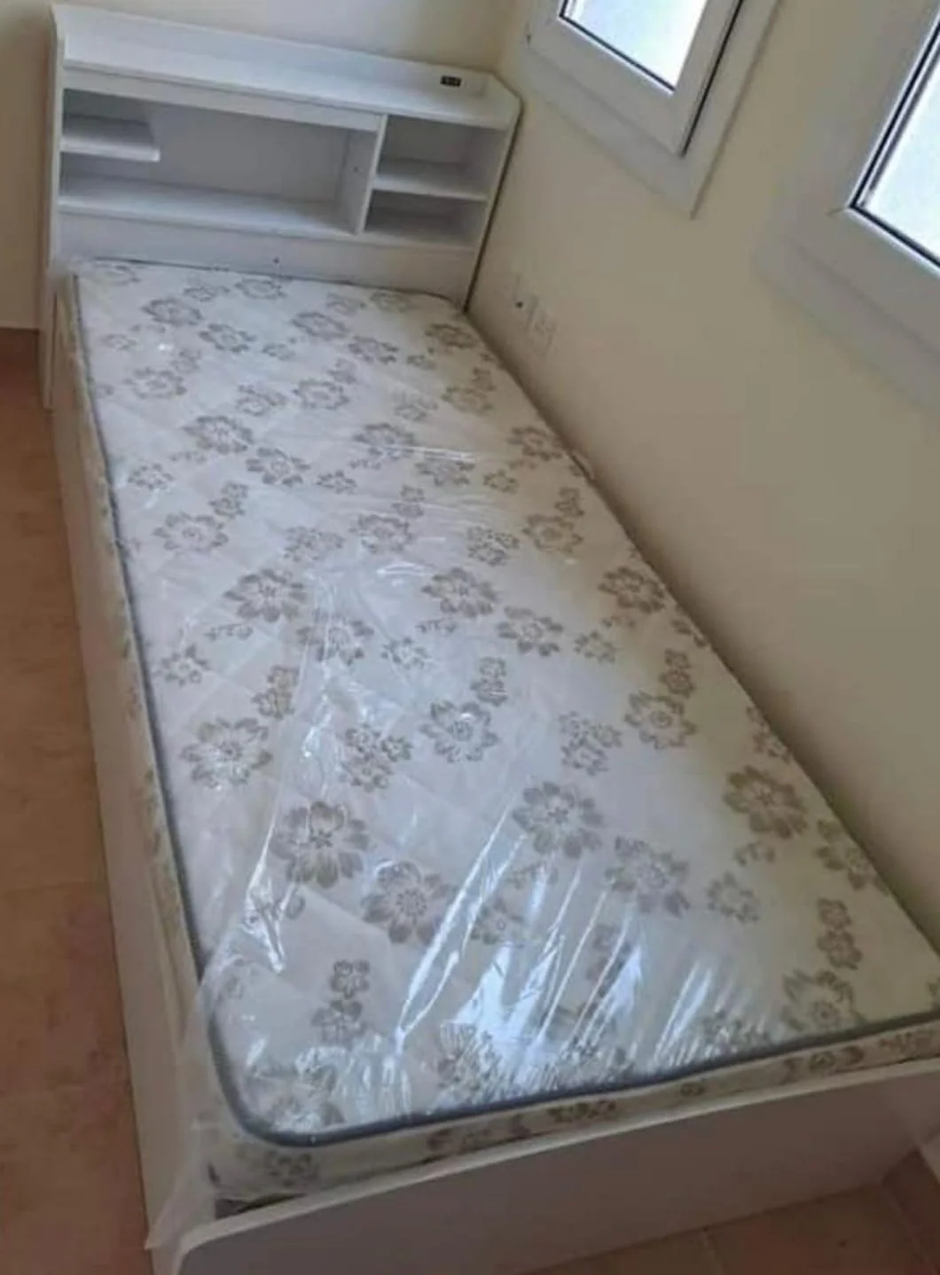 تخت یک نفره Furniture4Us دو تکه به همراه دو عدد تشک طبی ساخت تایلند F4US-308 تخت یک نفره Furniture4Us دو تکه به همراه دو عدد تشک طبی ساخت تایلند F4US-308