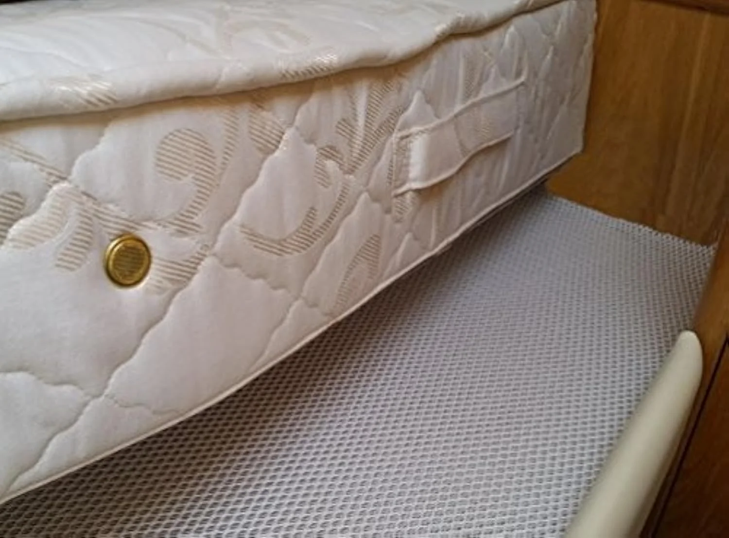زیرانداز ضد تراکم و جلوگیری از رطوبت DRY-Mat، راه حلی عالی برای حفظ بهداشت، خشکی و جلوگیری از کپک و باکتری در تشک ها، تخت های دیوانی و تخت های دو طبقه، و حفظ سلامت خانواده شما