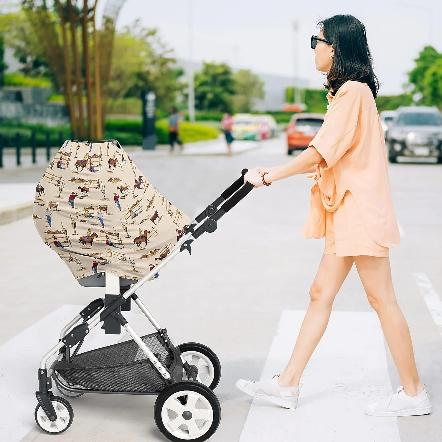 روکش صندلی ماشین کودک، پوشش شیردهی، سبد خرید و سایبان کالسکه کودک طرح گاوچران وسترن سوییت جوجو دیزاینز - قهوه ای تان، قرمز، طرح روستایی جنوب، شکلاتی، آبی و سفید، اسب و وایلد وست