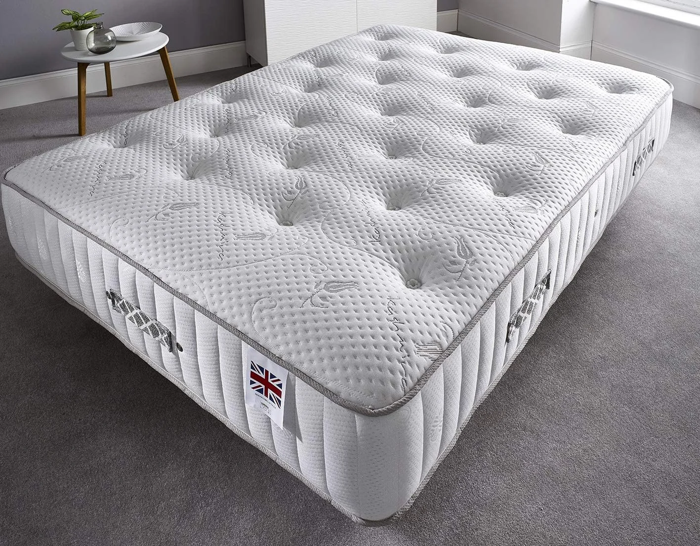 تخت دیوانی مخملی زغالی نیمه شب Bed Centre با تشک هیبریدی ارتوپدی، 2 کشو (همان سمت) و تاج تخت (تک نفره (90cm X 190cm)) تخت دیوانی مخملی زغالی نیمه شب Bed Centre با تشک هیبریدی ارتوپدی، 2 کشو (همان سمت) و تاج تخت (تک نفره (90cm X 190cm))