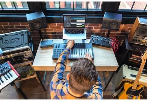اینترفیس صوتی و MIDI یو اس بی-سی MOTU M4 مدل (3120) به همراه کابل XLR 3 متری، پارچه فیبر، بست کمربندی اینترفیس صوتی و MIDI یو اس بی-سی MOTU M4 مدل (3120) به همراه کابل XLR 3 متری، پارچه فیبر، بست کمربندی