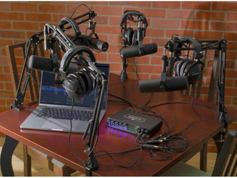 بسته نرم افزاری کارت صدای دسکتاپ MOTU M6 6x4 USB-C Audio-MIDI به همراه کابل XLR-XLR و بست های اتصال بسته نرم افزاری کارت صدای دسکتاپ MOTU M6 6x4 USB-C Audio-MIDI به همراه کابل XLR-XLR و بست های اتصال