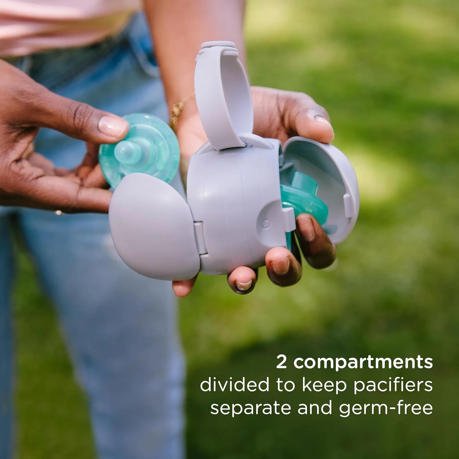 جا پستانکی دوقلو قابل حمل یوبی، پستانک های کودک را تمیز و در دسترس نگه می دارد، شامل بند سیلیکونی، خاکستری جا پستانکی دوقلو قابل حمل یوبی، پستانک های کودک را تمیز و در دسترس نگه می دارد، شامل بند سیلیکونی، خاکستری