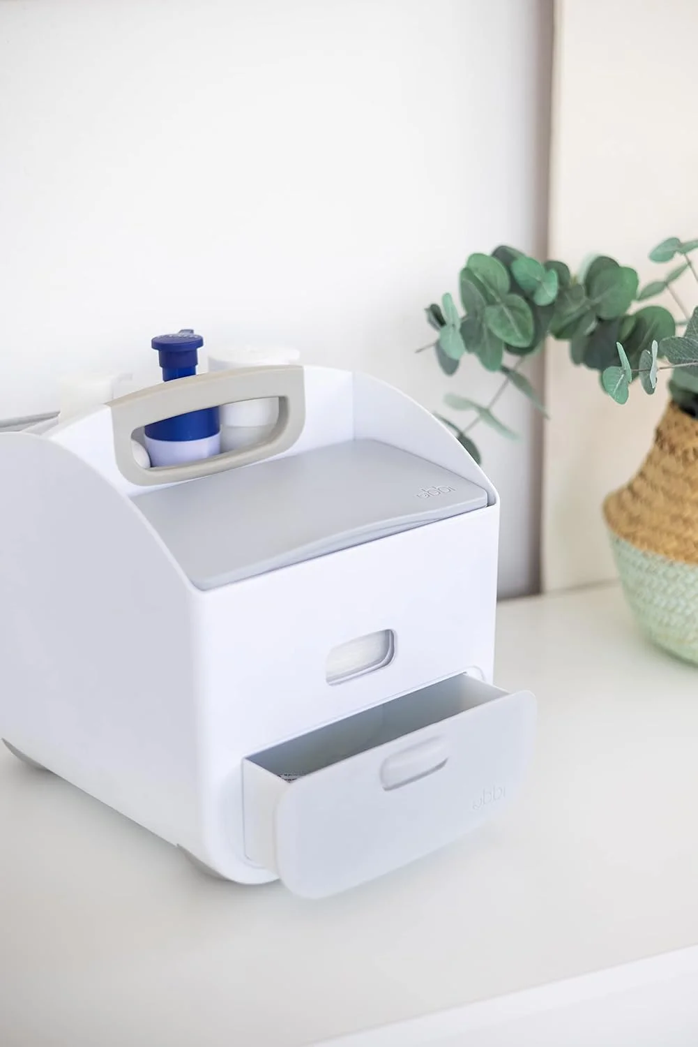 کیف لوازم تعویض پوشک قابل حمل Ubbi به همراه زیرانداز تعویض، مناسب برای نگهداری پوشک، دستمال مرطوب و لوازم جانبی کودک، خاکستری کیف لوازم تعویض پوشک قابل حمل Ubbi به همراه زیرانداز تعویض، مناسب برای نگهداری پوشک، دستمال مرطوب و لوازم جانبی کودک، خاکستری