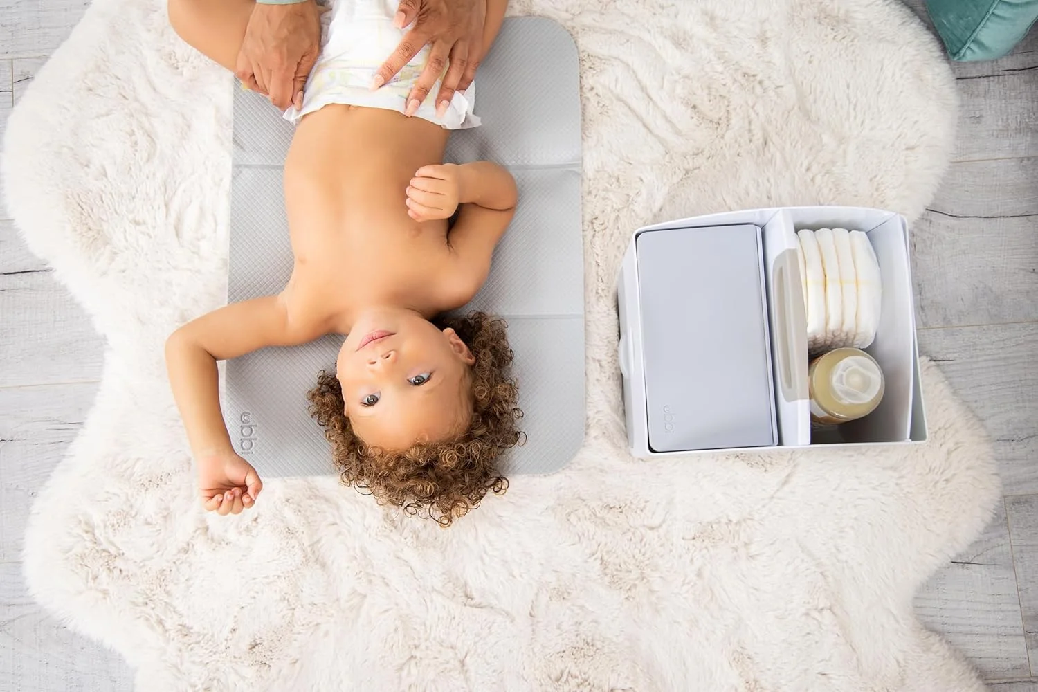 کیف لوازم تعویض پوشک قابل حمل Ubbi به همراه زیرانداز تعویض، مناسب برای نگهداری پوشک، دستمال مرطوب و لوازم جانبی کودک، خاکستری کیف لوازم تعویض پوشک قابل حمل Ubbi به همراه زیرانداز تعویض، مناسب برای نگهداری پوشک، دستمال مرطوب و لوازم جانبی کودک، خاکستری