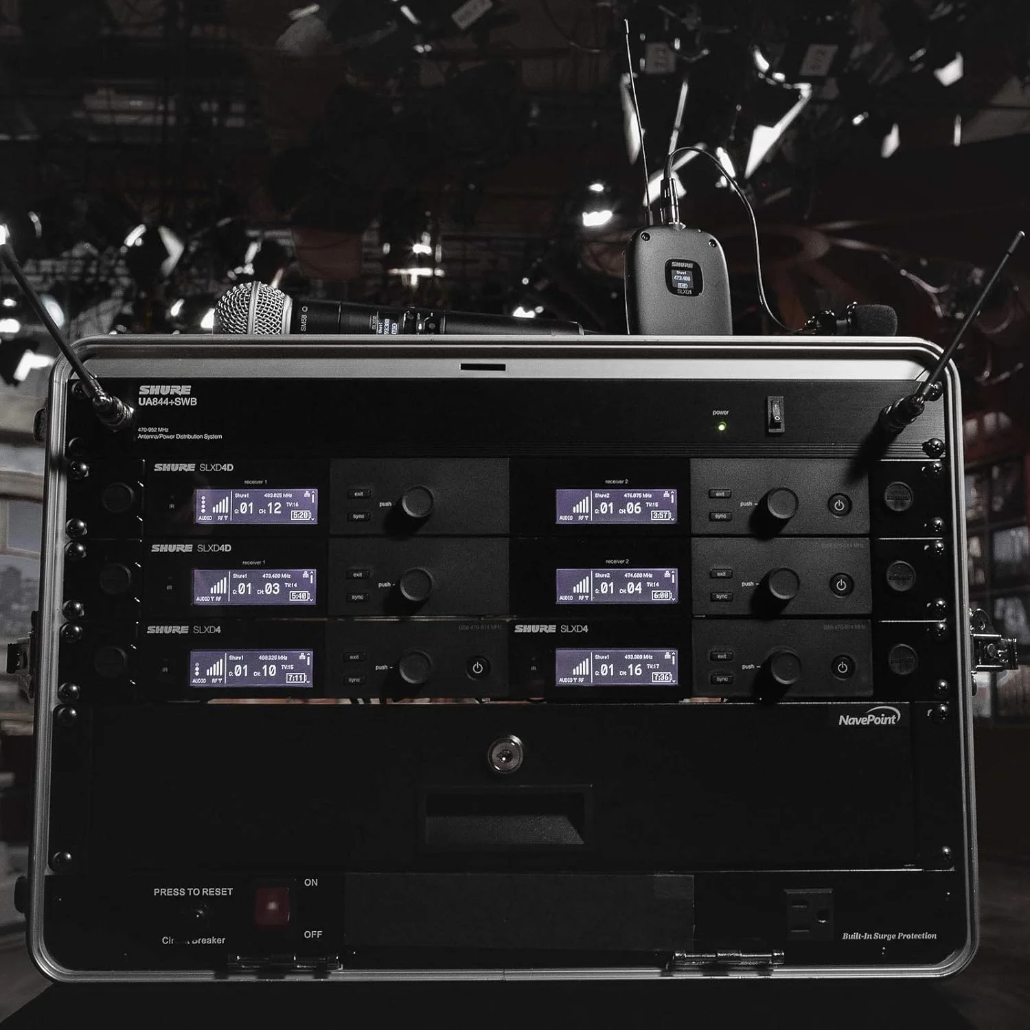 سیستم میکروفون بی سیم Shure با فرستنده بدنه و میکروفون یقه ای WL93، مدل SLXD14/93-G58 سیستم میکروفون بی سیم Shure با فرستنده بدنه و میکروفون یقه ای WL93، مدل SLXD14/93-G58