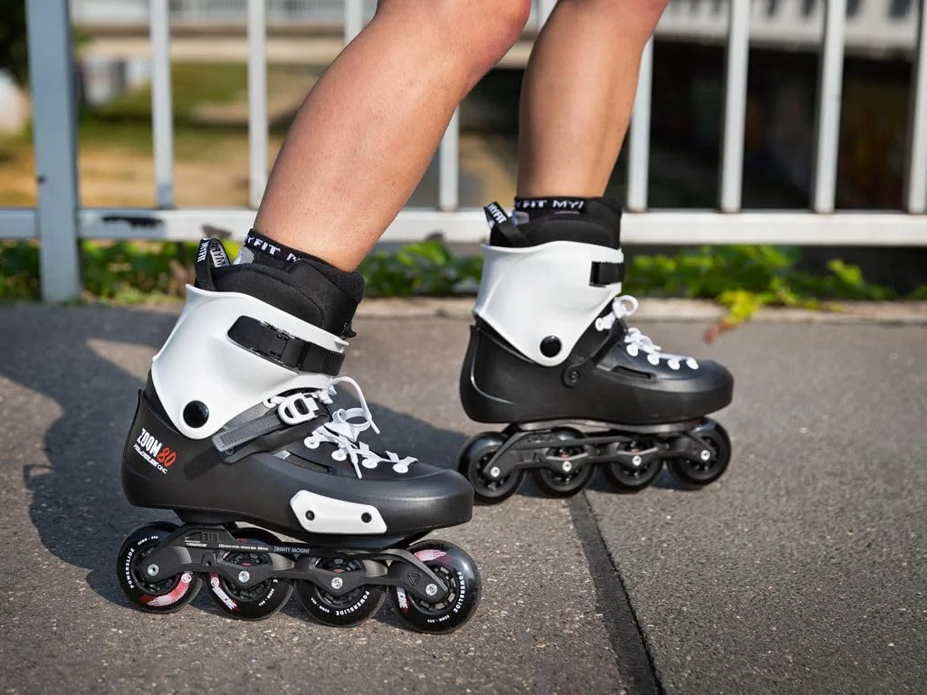 اسکیت Powerslide Zoom Pro 80، اسکیت های اینلاین-یونیسکس-مشکی-Wicked ABEC-7 / چرخ ها 80mm/86a - آستر myFit / فریم Trinity