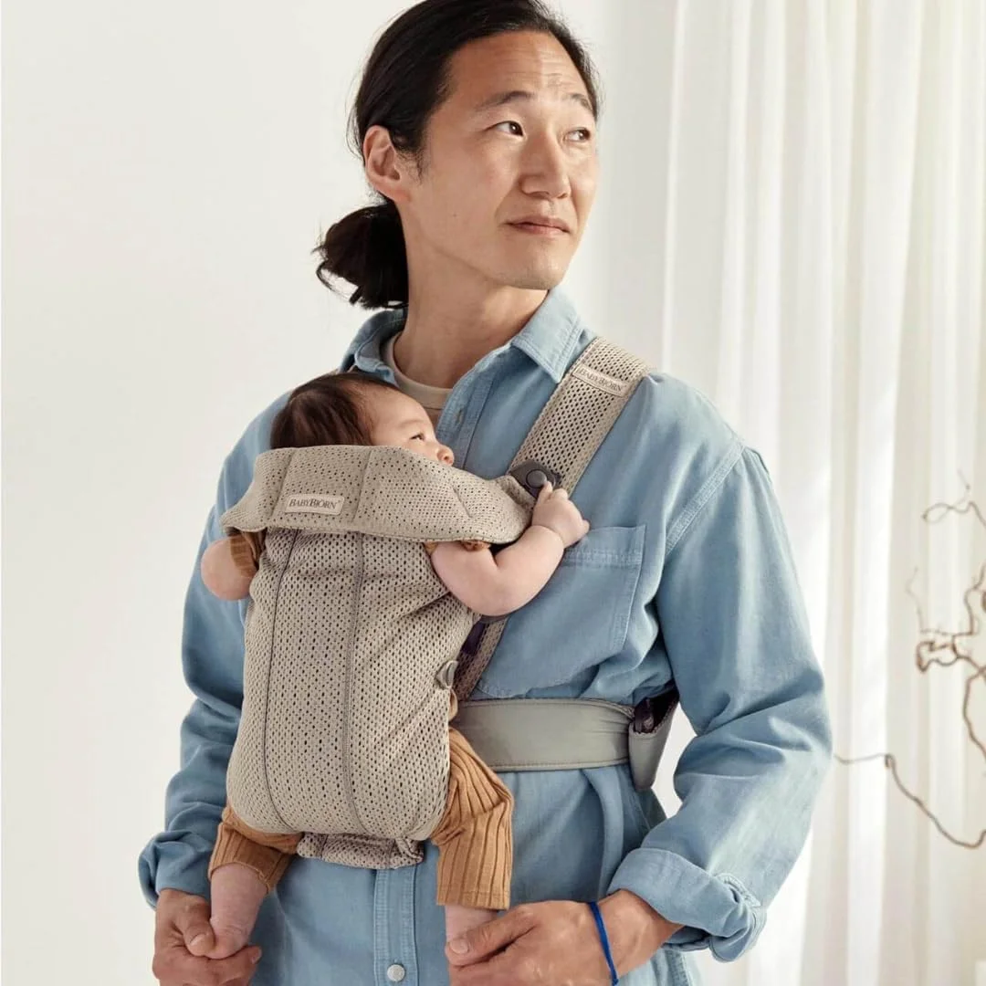 آغوشی کودک BabyBjörn مدل Mini، توری سه بعدی، بژ خاکستری