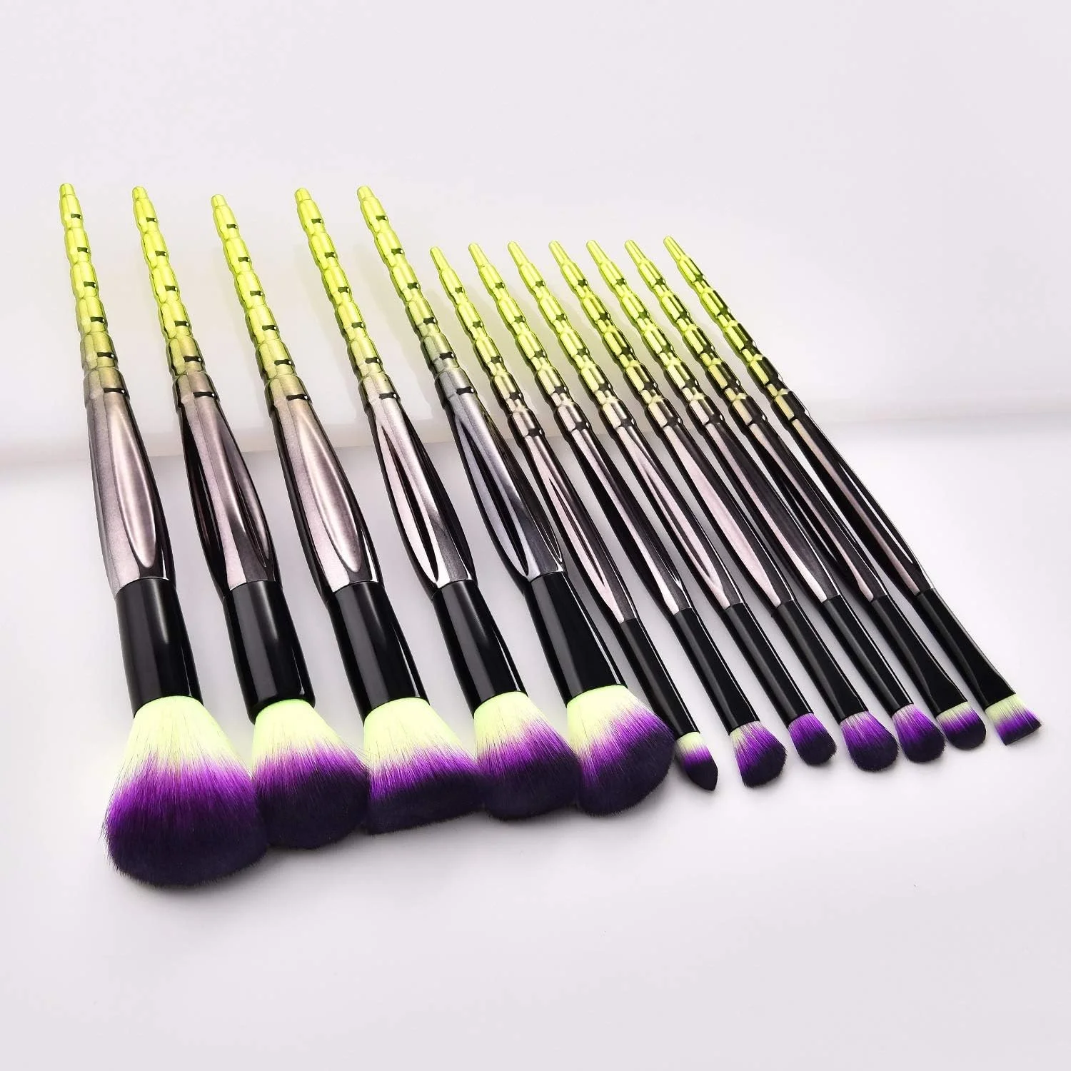 LINGLING-MAKEUP BRUSH ست برس آرایشی 12 عددی شامل برس کرم پودر، برس رژگونه صورتی، برس سایه چشم، برس براق کننده - سبز، بادوام و حمل آسان LINGLING-MAKEUP BRUSH ست برس آرایشی 12 عددی شامل برس کرم پودر، برس رژگونه صورتی، برس سایه چشم، برس براق کننده - سبز، بادوام و حمل آسان
