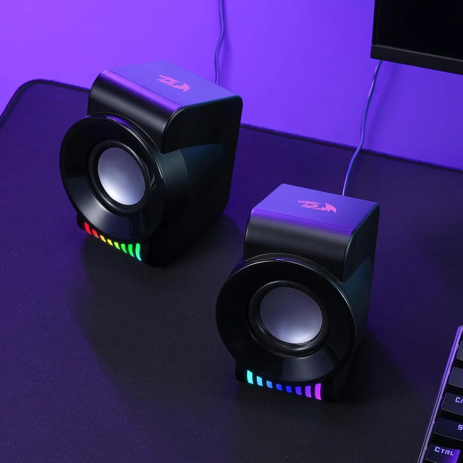 اسپیکر گیمینگ کامپیوتر رِدراگون GS5514، اسپیکر دسکتاپ استریو 2.0 کاناله با RGB پویا، بیس با کیفیت و صدای شفاف، تغذیه از طریق USB با کانکتور 3.5 میلی متری اسپیکر گیمینگ کامپیوتر رِدراگون GS5514، اسپیکر دسکتاپ استریو 2.0 کاناله با RGB پویا، بیس با کیفیت و صدای شفاف، تغذیه از طریق USB با کانکتور 3.5 میلی متری