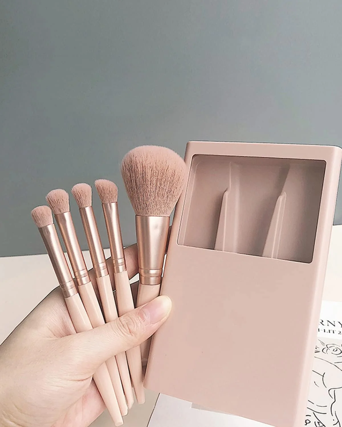 Makeup Brushes Set, Small Complete Function Cosmetic Brushes Kit Perfect for On The Go，Easy-taken Mini Makeup Brush Set with Case and Mirror, (Apricot)