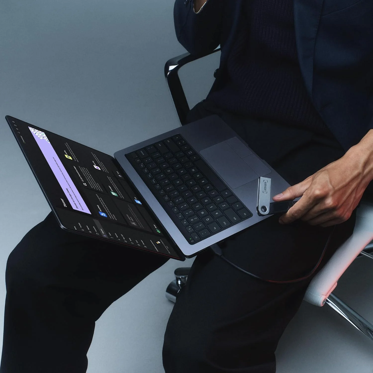 کیف پول سخت افزاری ارز دیجیتال لجر نانو اس پلاس (صورتی پاستیلی) - از ارزهای دیجیتال، توکن های غیرقابل تعویض (NFT) و توکن های خود محافظت کنید (فقط برای دسکتاپ و اندروید) کیف پول سخت افزاری ارز دیجیتال لجر نانو اس پلاس (صورتی پاستیلی) - از ارزهای دیجیتال، توکن های غیرقابل تعویض (NFT) و توکن های خود محافظت کنید (فقط برای دسکتاپ و اندروید)