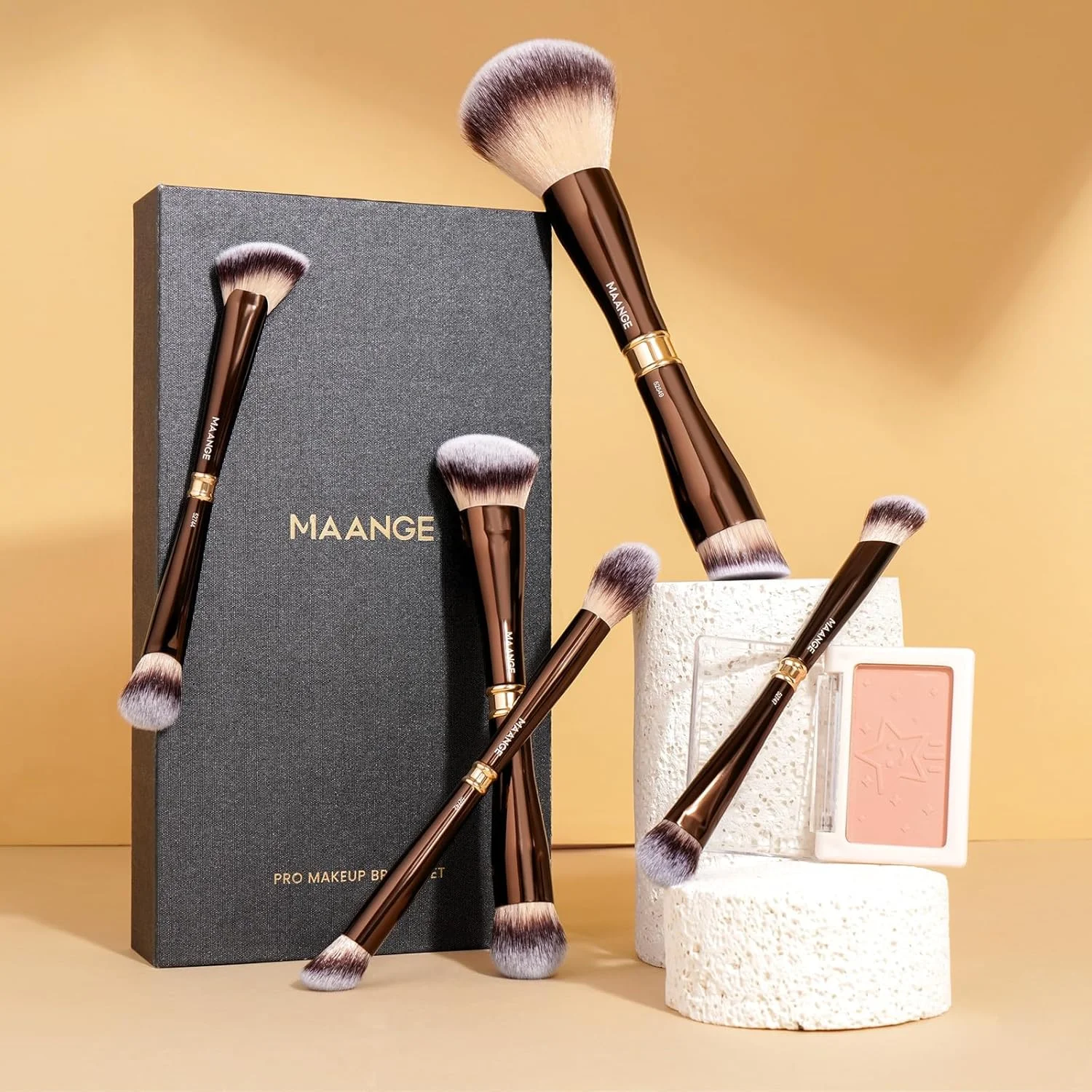 ست براش آرایشی 5 تکه طلایی قهوه ای لوکس MAANGE - براش دو طرفه حرفه ای کرم پودر و سایه چشم به همراه کیف مسافرتی | هدیه عالی برای خانم ها ست براش آرایشی 5 تکه طلایی قهوه ای لوکس MAANGE - براش دو طرفه حرفه ای کرم پودر و سایه چشم به همراه کیف مسافرتی | هدیه عالی برای خانم ها