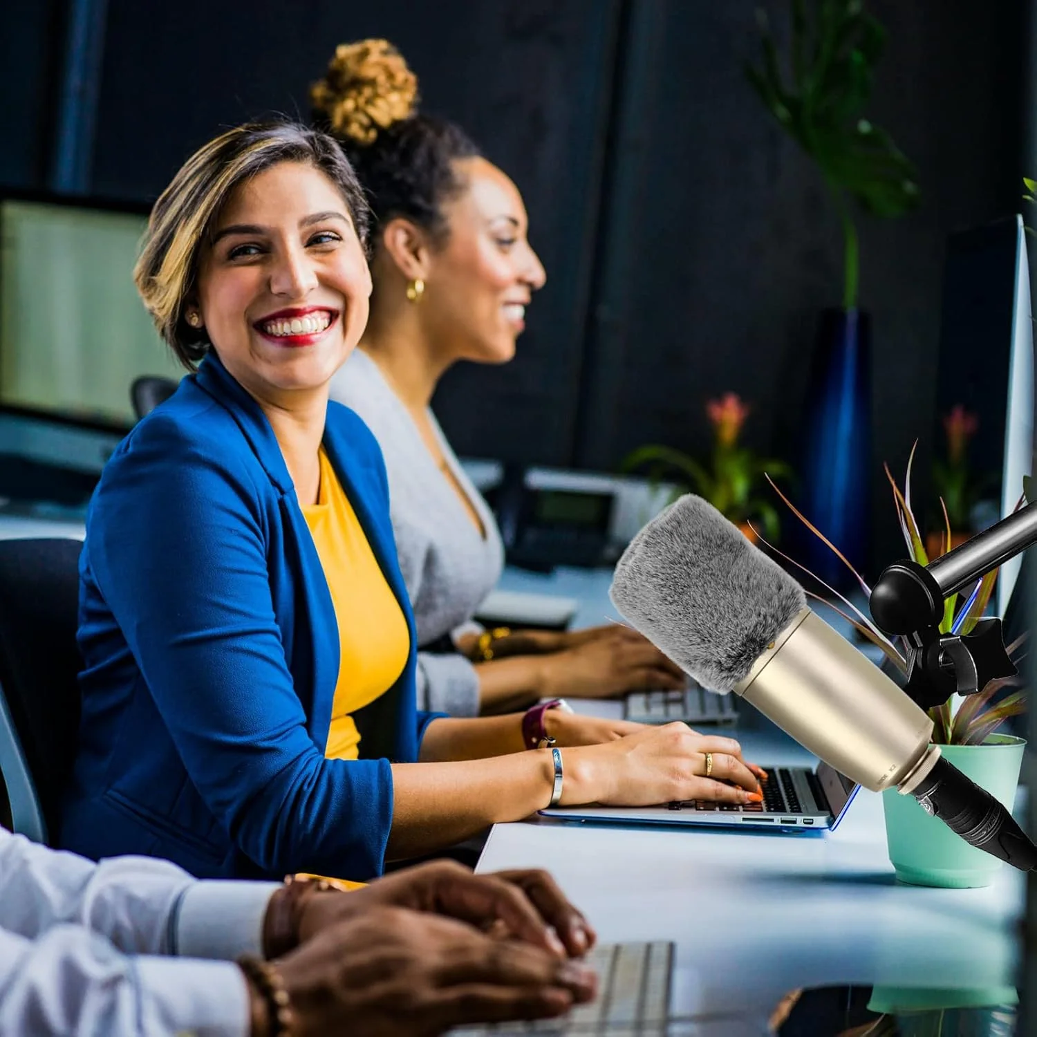 محافظ باد خزدار Geekria for Creators سازگار با میکروفون های RODE NT1, NT1-A, NT2-A, NT1000, NT2000, K2، روکش ضد باد DeadCat، محافظ باد، Windjammer، روکش کرکی شیشه جلو (خاکستری / 2 عدد)