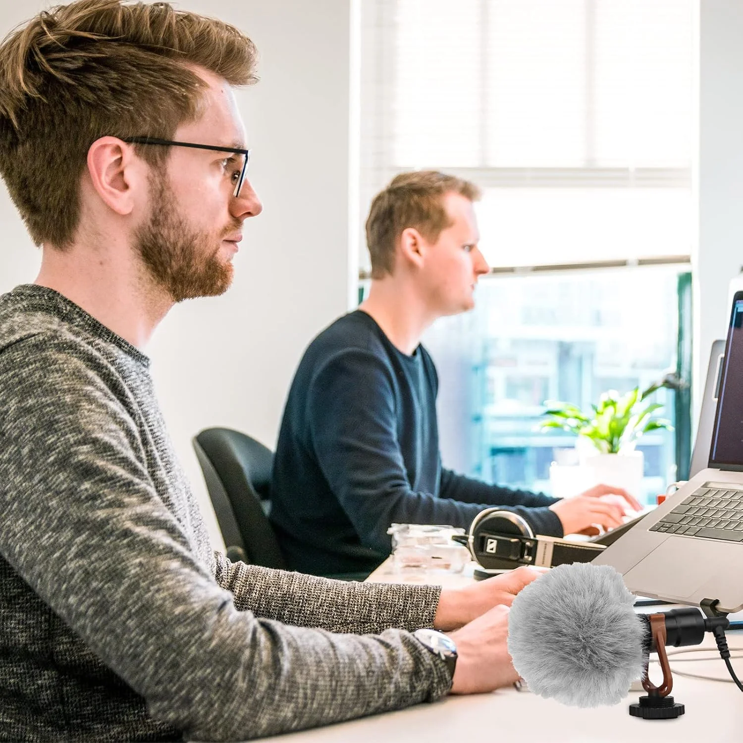 محافظ باد خزدار Geekria for Creators سازگار با میکروفون های RODE VideoMicro, VideoMic Me, VideoMic Me-C، پوشش میکروفون DeadCat، محافظ پشمی بادگیر، کاهش نویز باد (خاکستری / 2 عدد) محافظ باد خزدار Geekria for Creators سازگار با میکروفون های RODE VideoMicro, VideoMic Me, VideoMic Me-C، پوشش میکروفون DeadCat، محافظ پشمی بادگیر، کاهش نویز باد (خاکستری / 2 عدد)