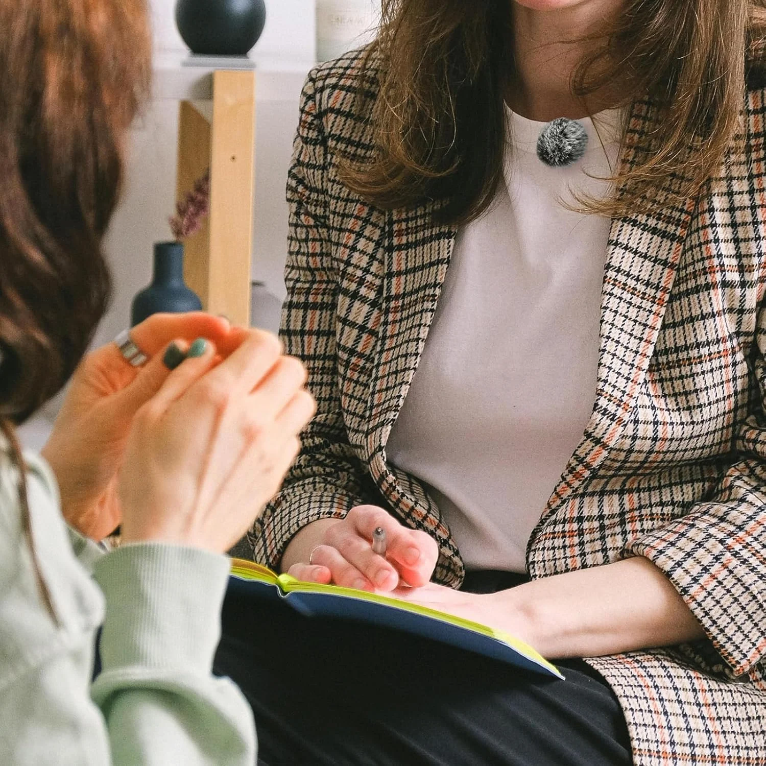 محافظ باد خزدار Geekria for Creators سازگار با میکروفون بی سیم BOYA Omic، روکش خزدار میکروفون DeadCat، روکش کرکی شیشه جلو، کاهش نویز باد (خاکستری / 2 عدد) محافظ باد خزدار Geekria for Creators سازگار با میکروفون بی سیم BOYA Omic، روکش خزدار میکروفون DeadCat، روکش کرکی شیشه جلو، کاهش نویز باد (خاکستری / 2 عدد)