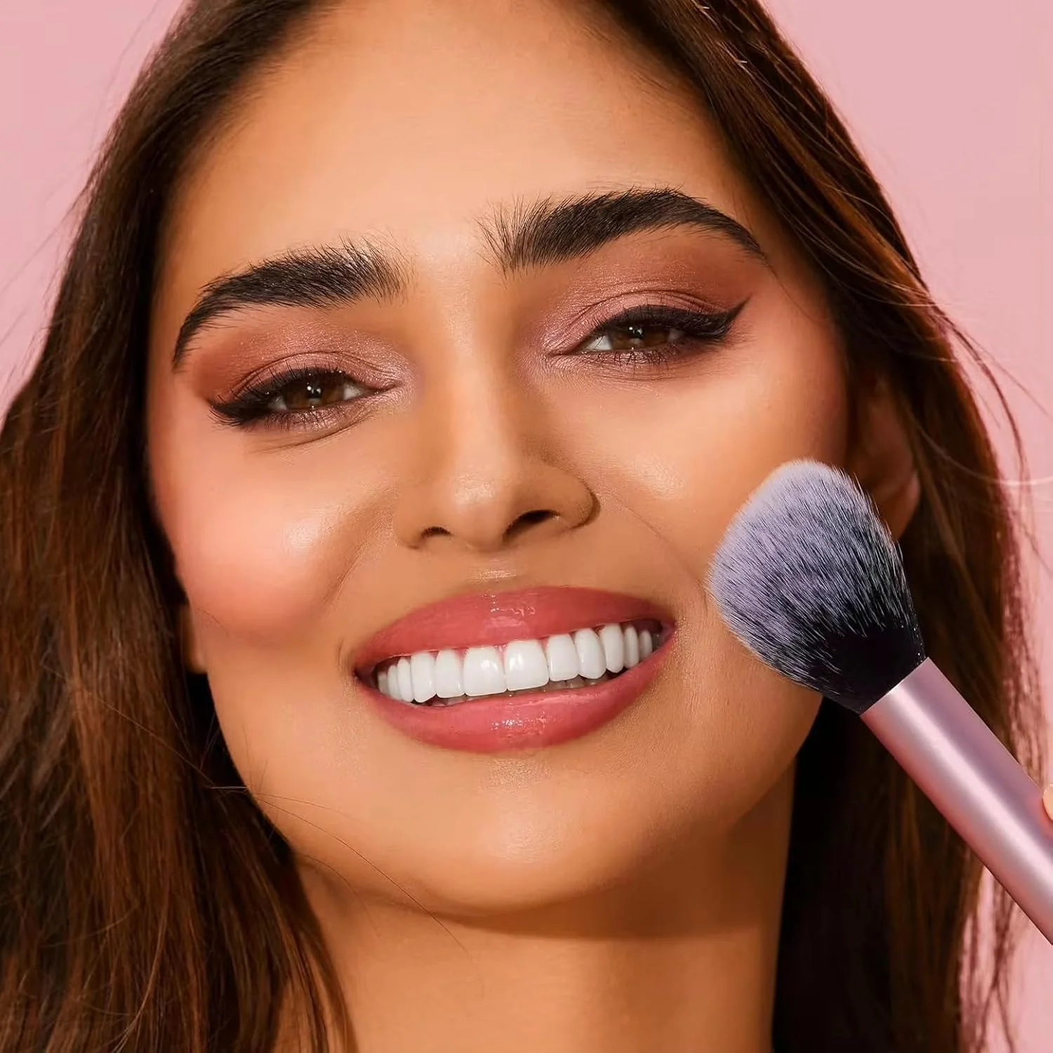 ست براش آرایشی ریل تکنیک مدل Everyday Essentials شامل 5 ابزار ضروری برای تسلط بر هر نوع آرایش، با موهای نرم و کرکی و نوک تیز. پودر رژگونه را به طور یکنواخت برای ظاهری صاف و طبیعی پخش می کند. ست براش آرایشی ریل تکنیک مدل Everyday Essentials شامل 5 ابزار ضروری برای تسلط بر هر نوع آرایش، با موهای نرم و کرکی و نوک تیز. پودر رژگونه را به طور یکنواخت برای ظاهری صاف و طبیعی پخش می کند.