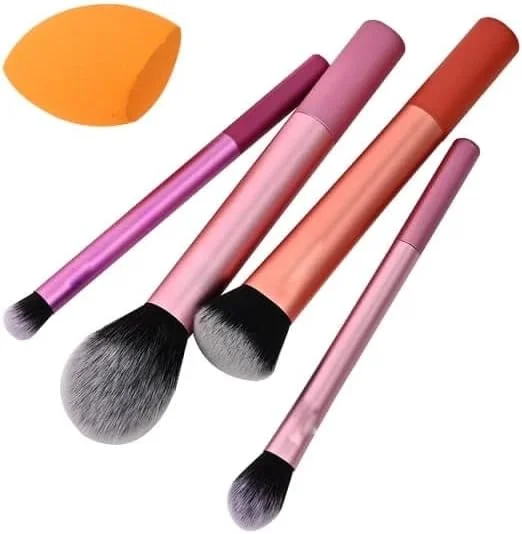 ست براش آرایشی ریل تکنیک مدل Everyday Essentials شامل 5 ابزار ضروری برای تسلط بر هر نوع آرایش، با موهای نرم و کرکی و نوک تیز. پودر رژگونه را به طور یکنواخت برای ظاهری صاف و طبیعی پخش می کند. ست براش آرایشی ریل تکنیک مدل Everyday Essentials شامل 5 ابزار ضروری برای تسلط بر هر نوع آرایش، با موهای نرم و کرکی و نوک تیز. پودر رژگونه را به طور یکنواخت برای ظاهری صاف و طبیعی پخش می کند.