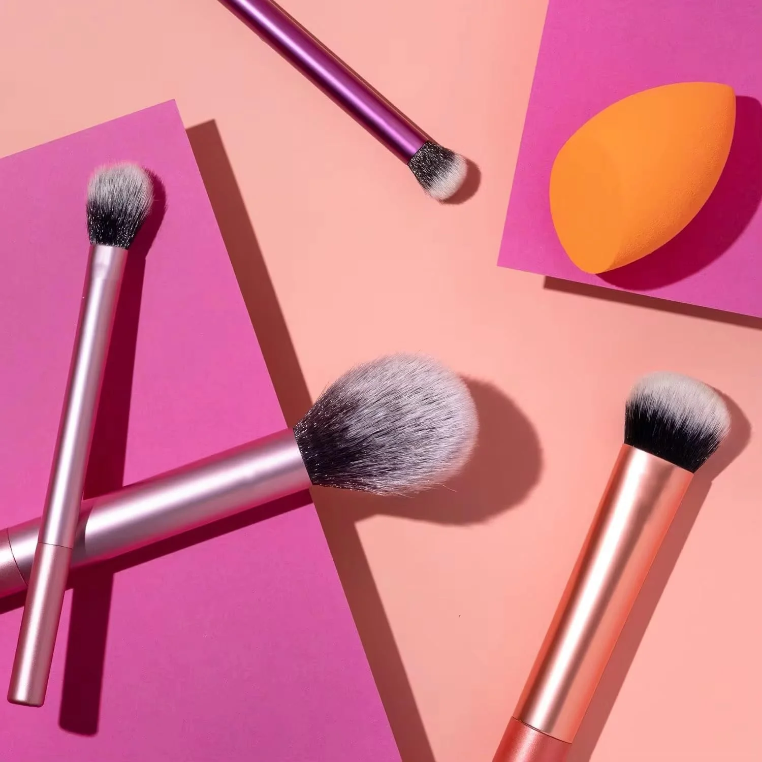 ست براش آرایشی ریل تکنیک مدل Everyday Essentials شامل 5 ابزار ضروری برای تسلط بر هر نوع آرایش، با موهای نرم و کرکی و نوک تیز. پودر رژگونه را به طور یکنواخت برای ظاهری صاف و طبیعی پخش می کند. ست براش آرایشی ریل تکنیک مدل Everyday Essentials شامل 5 ابزار ضروری برای تسلط بر هر نوع آرایش، با موهای نرم و کرکی و نوک تیز. پودر رژگونه را به طور یکنواخت برای ظاهری صاف و طبیعی پخش می کند.