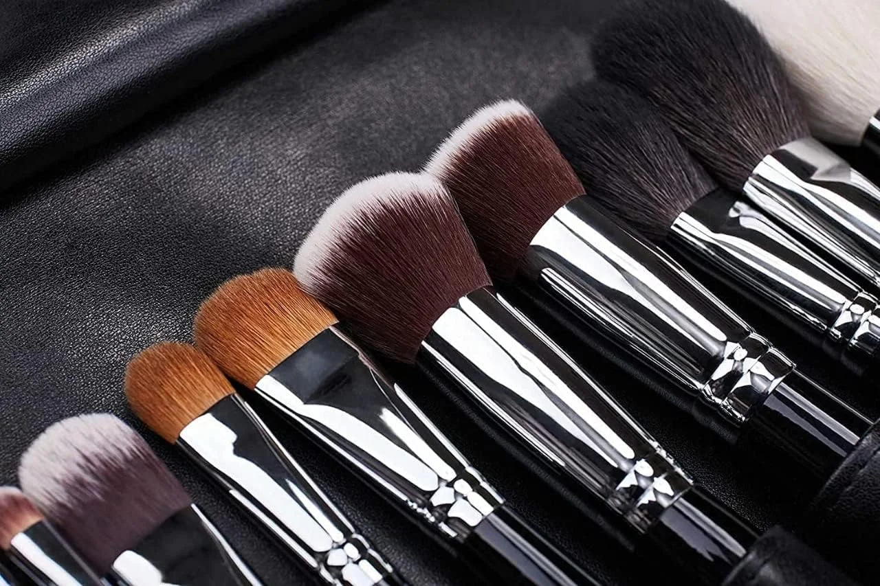 ست برس آرایشی اورومک ORO MAC مناسب آرایش عروس، دختران و بانوان (بسته 12 عددی) ست برس آرایشی اورومک ORO MAC مناسب آرایش عروس، دختران و بانوان (بسته 12 عددی)